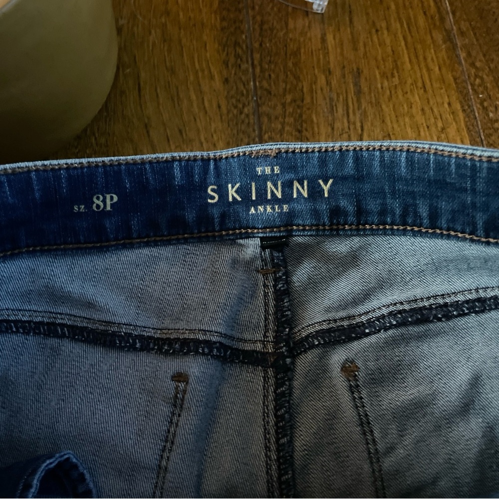 White House Black Market The Skinny jeans size 8P Medium Blue Zipped Ankles - Picture 5 of 13